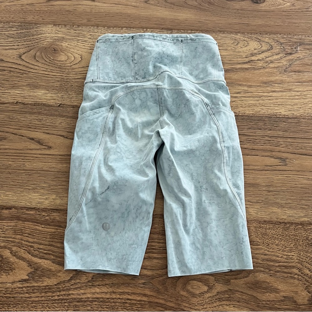 Lululemon Fast and Free Short 10" City Grit White Blue Fog